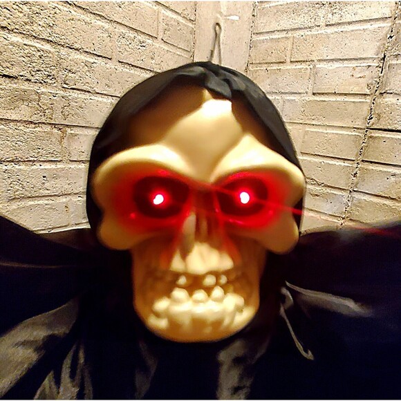 VTG Animated Grim Reaper Hanger Shakes Eyes Glow Red Noise Activated Gemmy 1993 - Picture 4 of 11